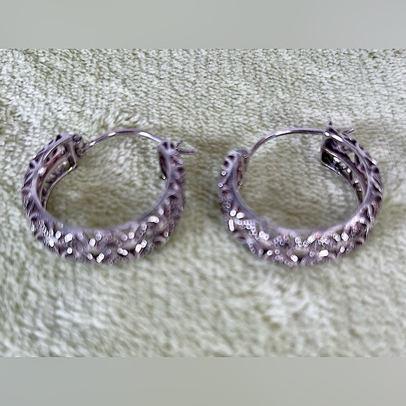 Hoop Earrings 1” Silver tone New - Picture 1 of 4